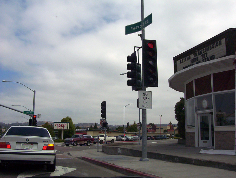 Castro Valley, CA : Castro Valley Redwood Rd at Grove