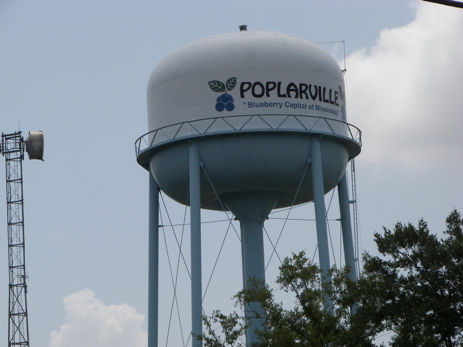 Poplarville, MS: City water tower