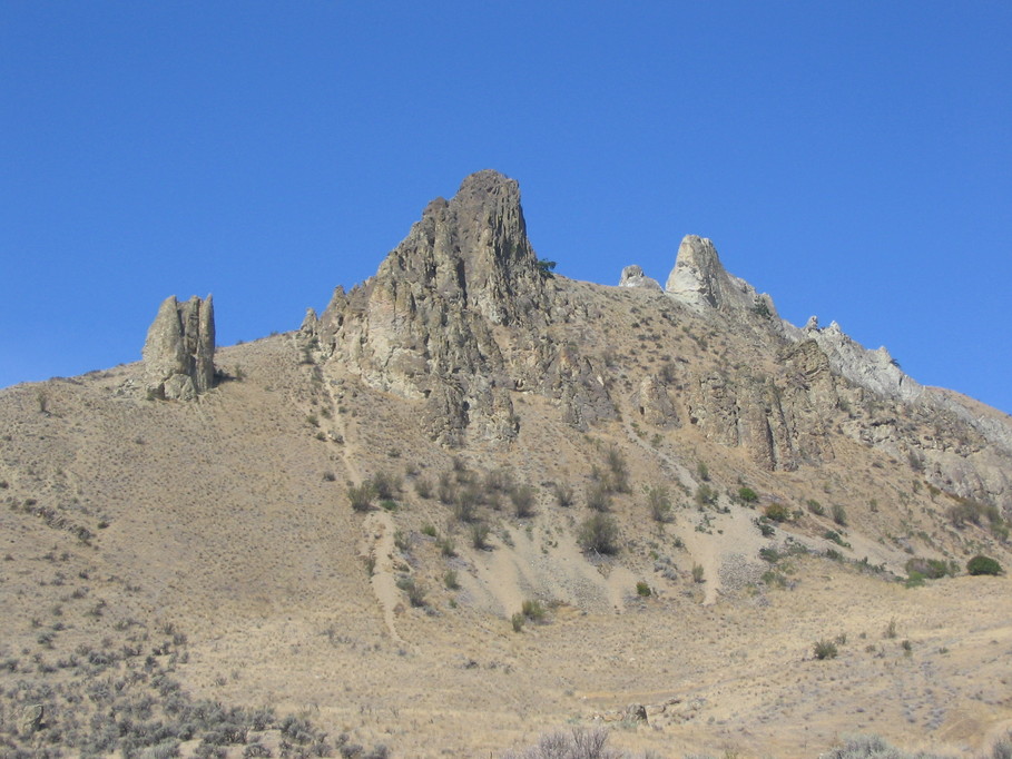 Wenatchee, WA: Saddle Rock overlooks Wenatchee