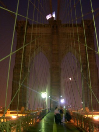 New York, NY: Brooklyn Bridge at night
