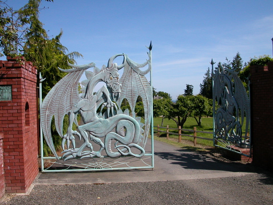 Sequim, WA: Dragon gate, Sequim garden