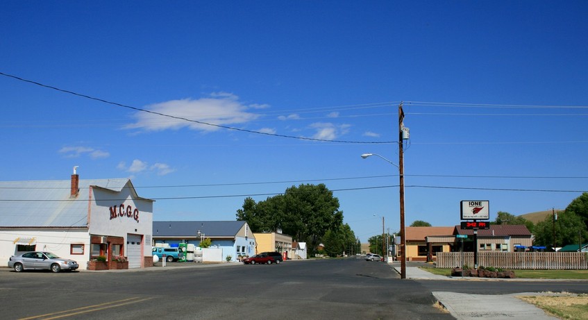 Ione, OR: Main Street....