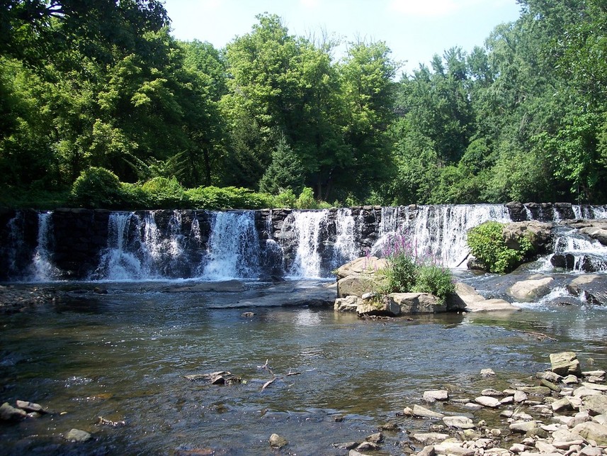 Clifton Heights, PA: Darby Creek waterfalls in Clifton Heights
