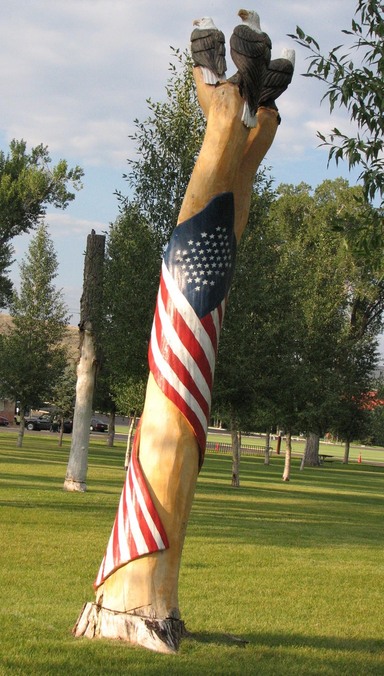 Gunnison, CO : Patriotic carved tree in Veterans Legion Park in Gunnison
