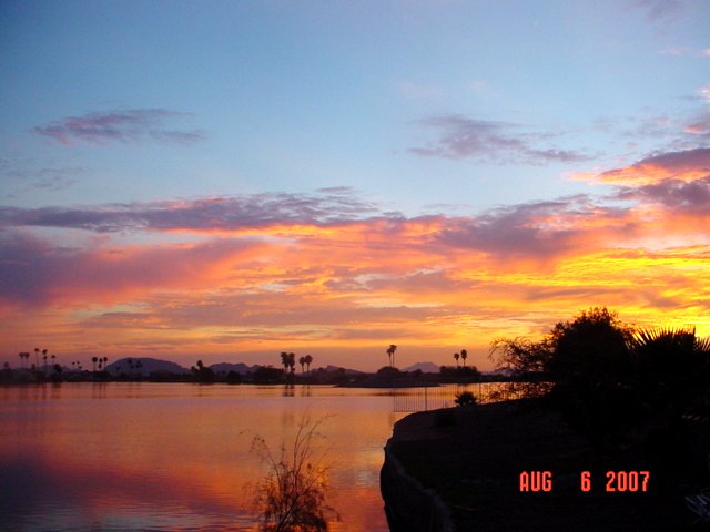 Arizona City, AZ: Breathtakingly beautiful August day at Paradise Lake!