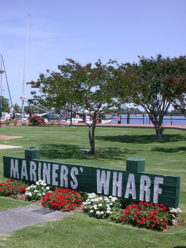 Elizabeth City, NC: This is a shot of the wharf on the waterfront in Elizabeth City. Boaters dock here when visiting.