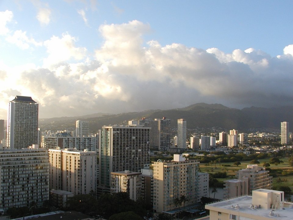 Honolulu, HI : Waikiki, looking east toward Manoa Valley/Univ of Hawaii