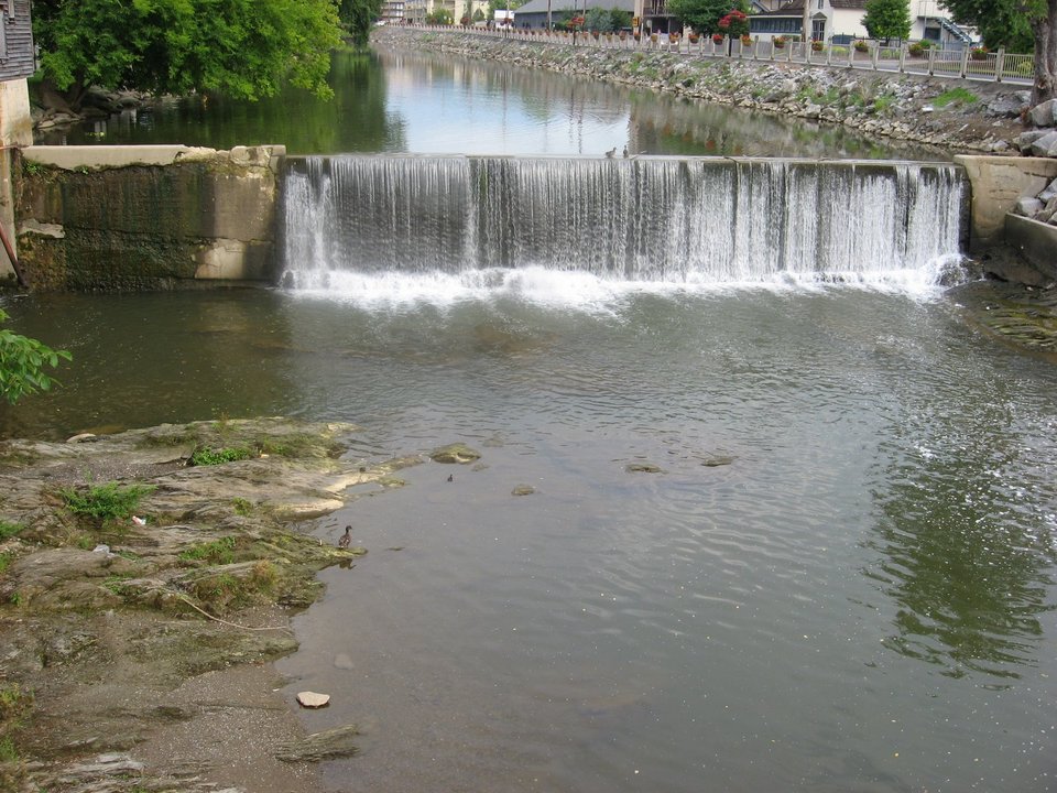Pigeon Forge, TN : Latitude: 35.788459° N, Longitude: 83.554105° W (Middle Creek)