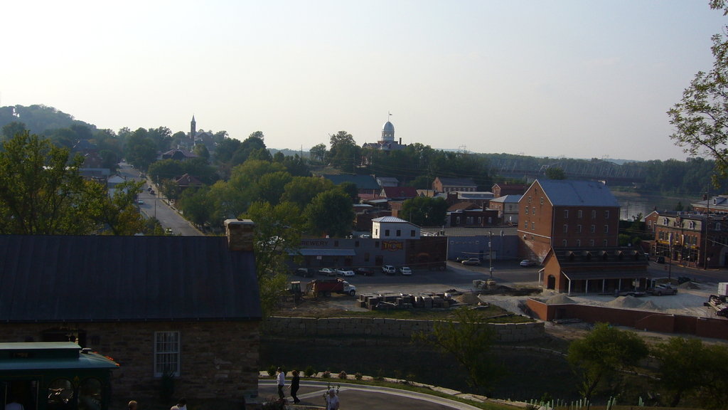 Hermann, MO : Landscape picture looking west at Hermann.