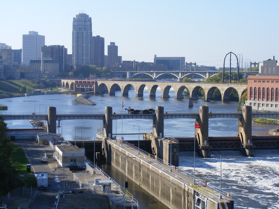 Minneapolis, MN: Mississppi River View to the West