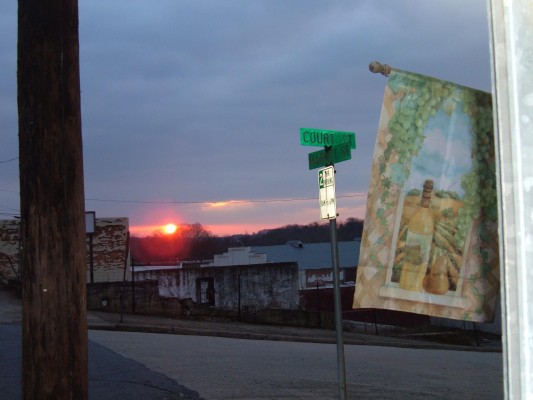 Elkin, NC: Sunrise in Historic Downtown Elkin