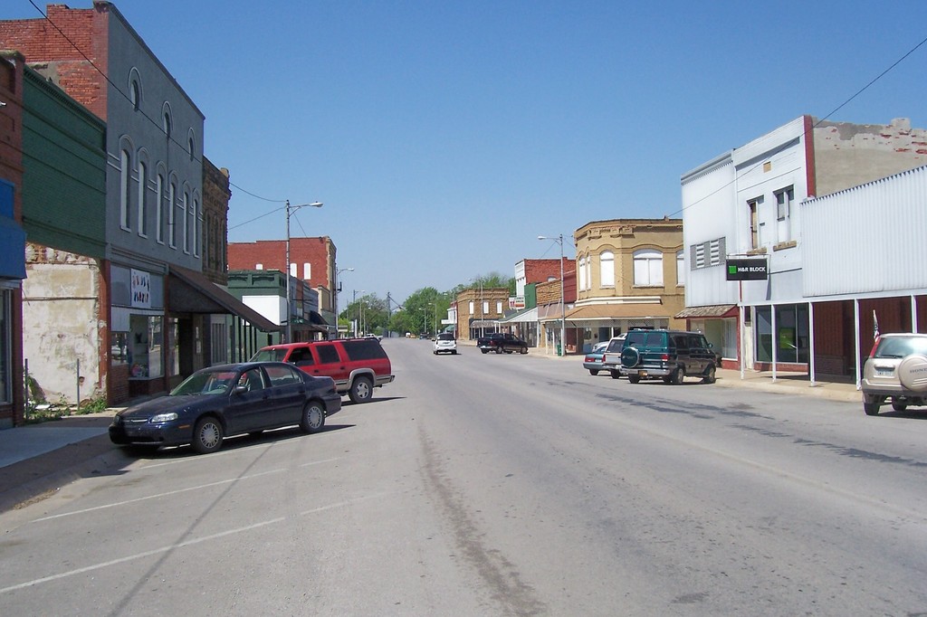 Caney, Ks : On Main Street - April 2006 Photo, Picture, Image (kansas 