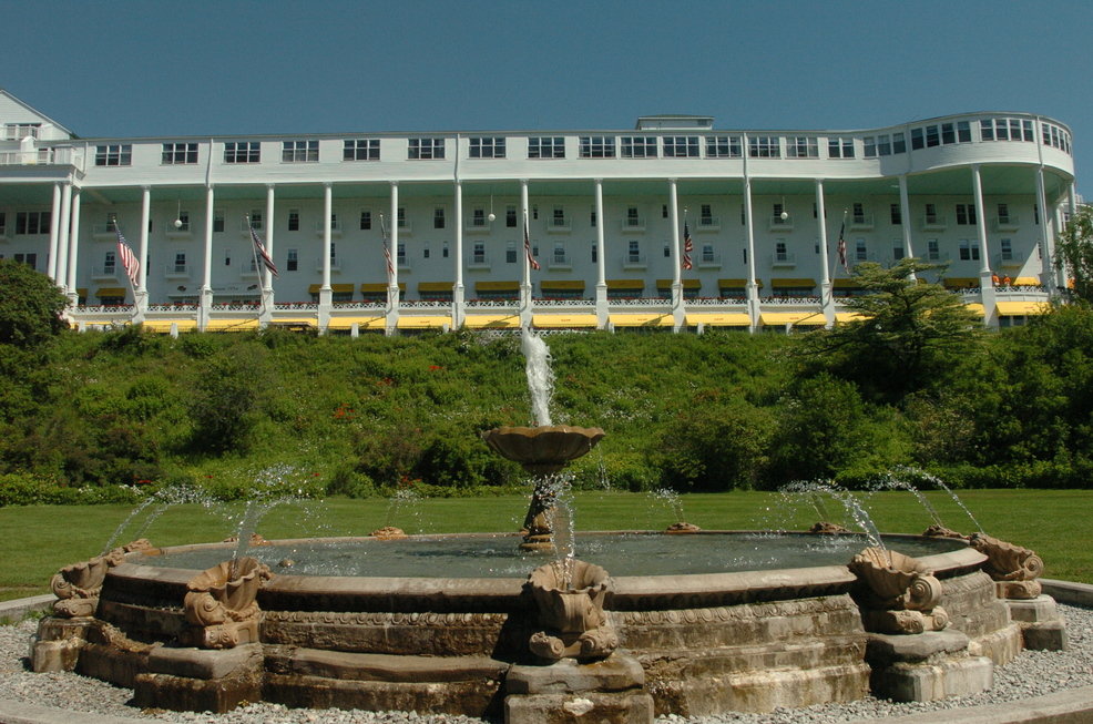 Mackinac Island, MI: A view of The Grand Hotel, which boasts the world's largest porch.