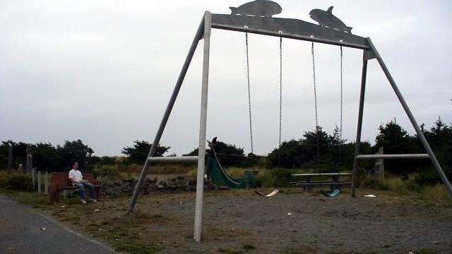 Gold Beach, OR : Swing set at Gold Beach Visitor Center