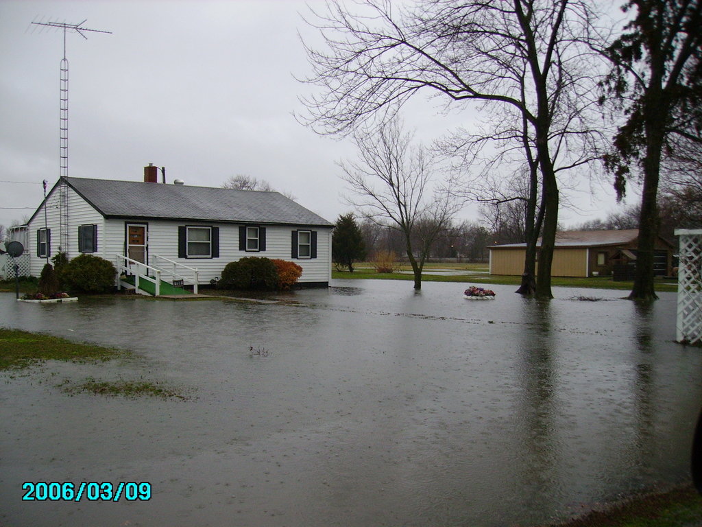 Ashley, IL : A little rain in Ashley