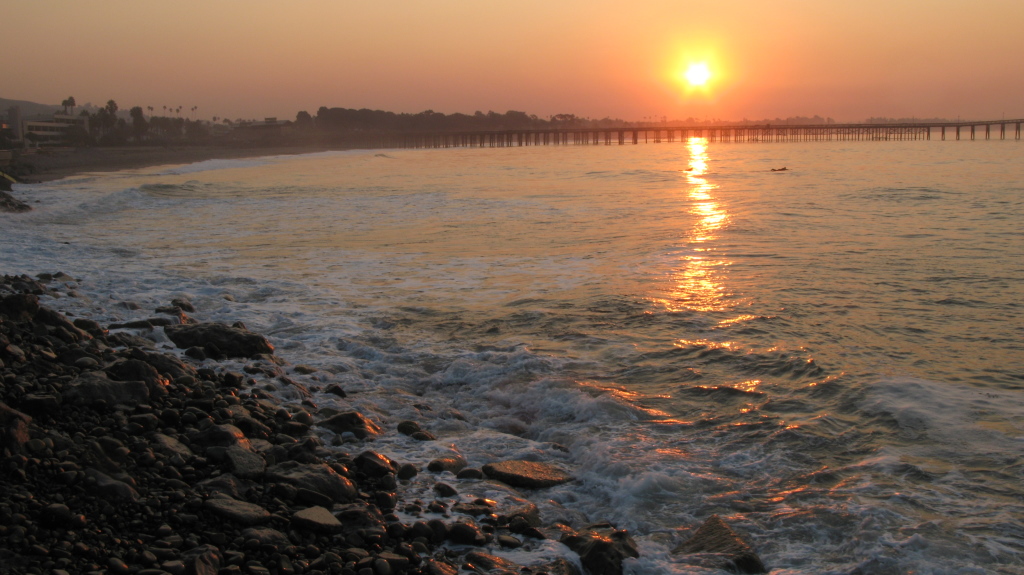 Ventura, CA : Sunrise at the Ventura Pier During the Big Fires 2007