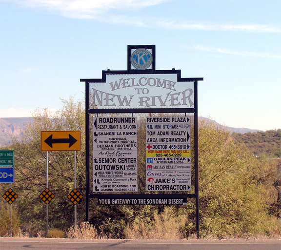 New River, AZ: Welcome to New River, AZ - Sign at the cross roads