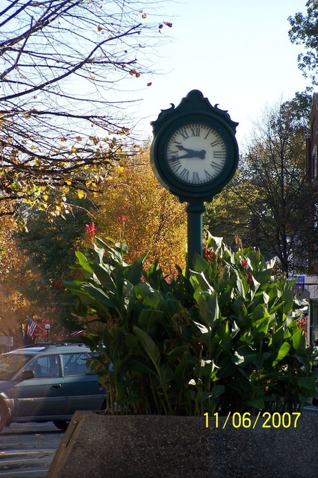 La Grange, KY : La Grange Historical District clock