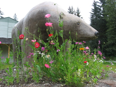 Gustavus, AK : Gus the Bear greets visitors at 4 corners