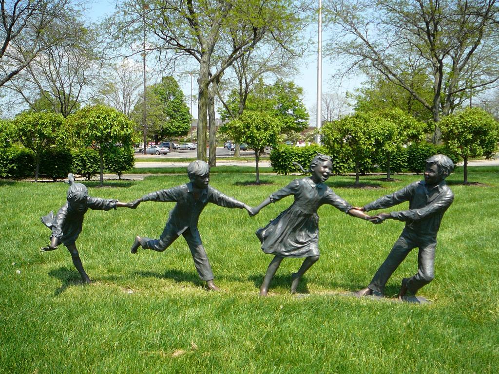 Columbus, IN : A statue in cloumbus