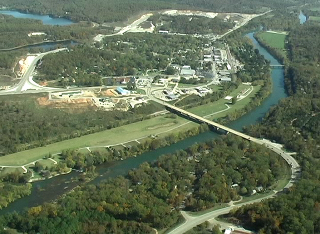 Hardy, AR : Hardy, AR viewed from West. Video at www.ozart.us