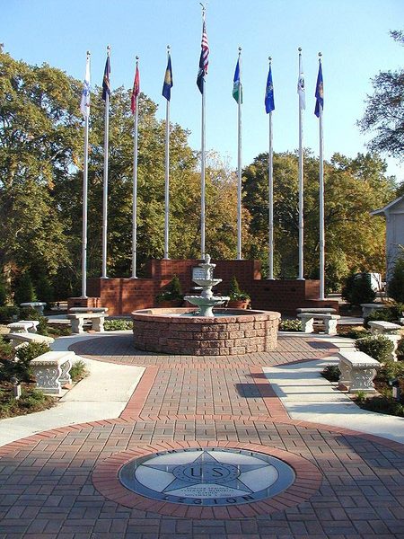 Powder Springs, GA: The veterans memorial near the center of Powder Springs