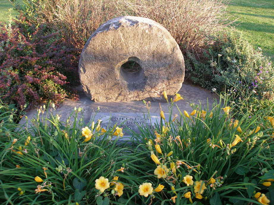 Breckenridge, MO: Mill stone believed to be from Haun's mill 1836