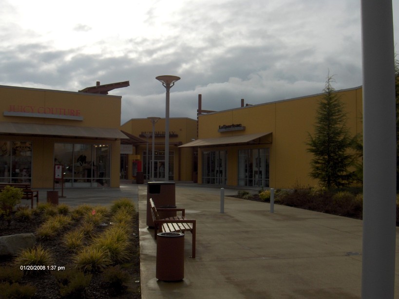 Tulalip, WA: North East Entrance to Seattle Premium Outlet Mall