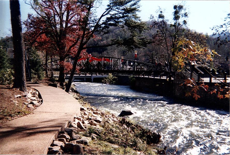 Gatlinburg, TN : The lovely Little Pigeon River, near light 6