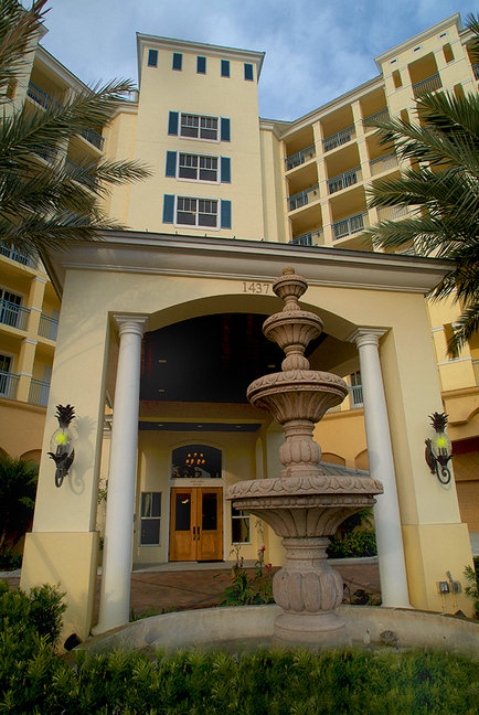 Melbourne, FL : Pineapple House Entry