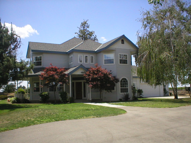 Reedley, CA: Home on the Kings River bluffs