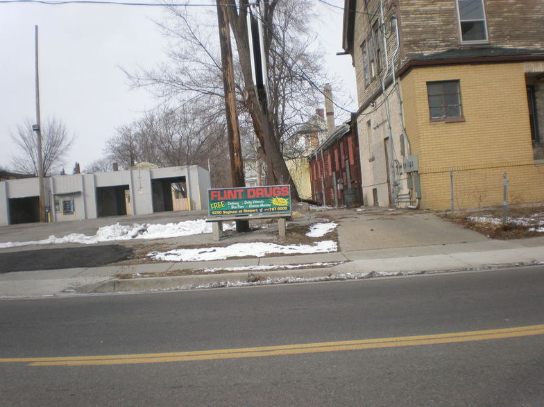 Flint, MI : bus stop on fifth street