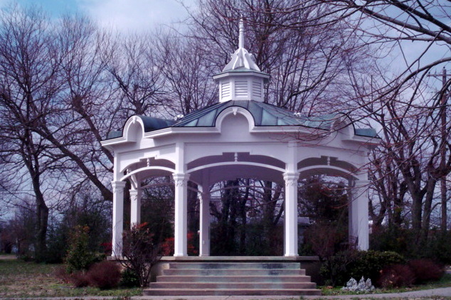 Hohenwald, TN : Gazabo at th William Teltz Park 