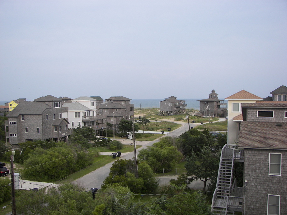 Nags Head, NC : Rentals on the beach and close to the beach.  View from the rentals crows nest .