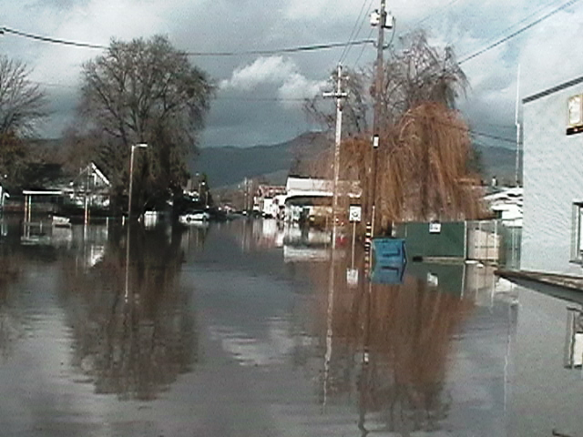 Upper Lake, CA: Lake county flood of 2006