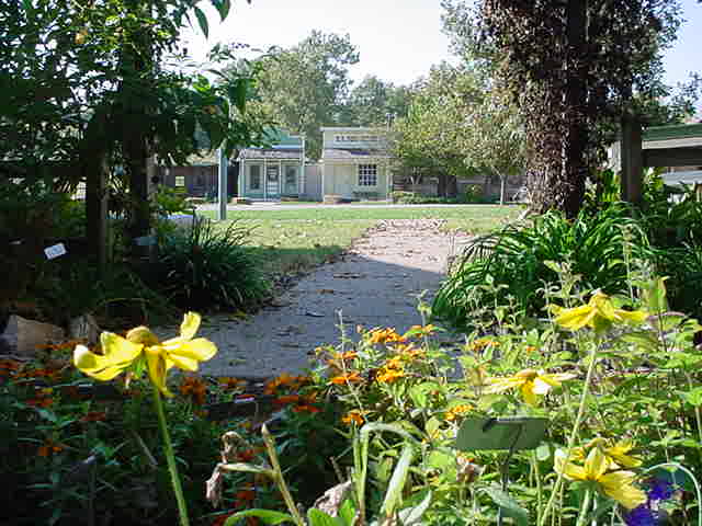Shawnee, KS : Old Shawnee Town is just one of Shawnee's attractions. This is a picture from one of the little gardens that they have in Old Shawnee Town. This recreated old town is a great place to take a look into the past. They offer field trips and special events throughout the year.