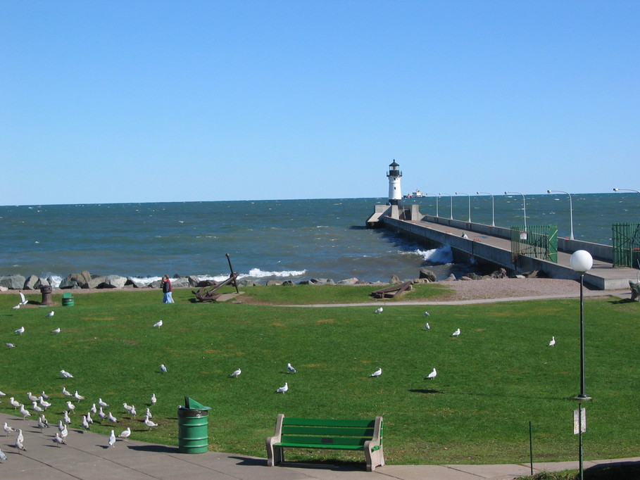 Duluth, MN: Looking out twords the pier to lake Superior