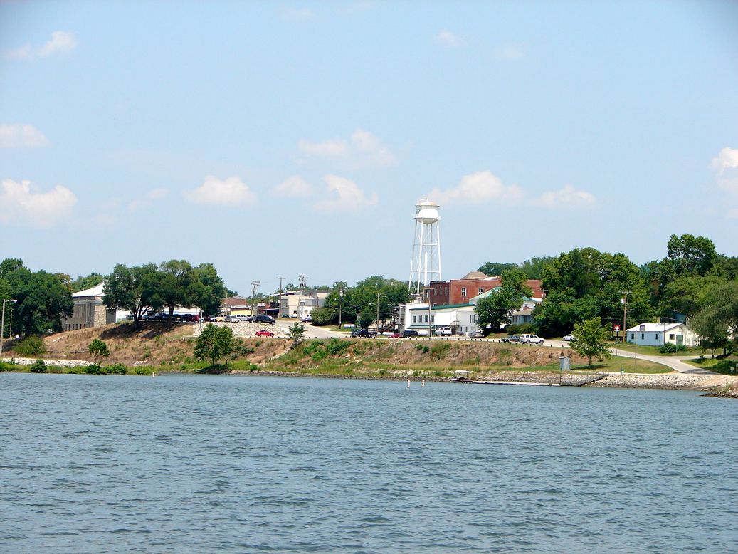 Warsaw, MO : View of the city of Warsaw from the Osage River photo