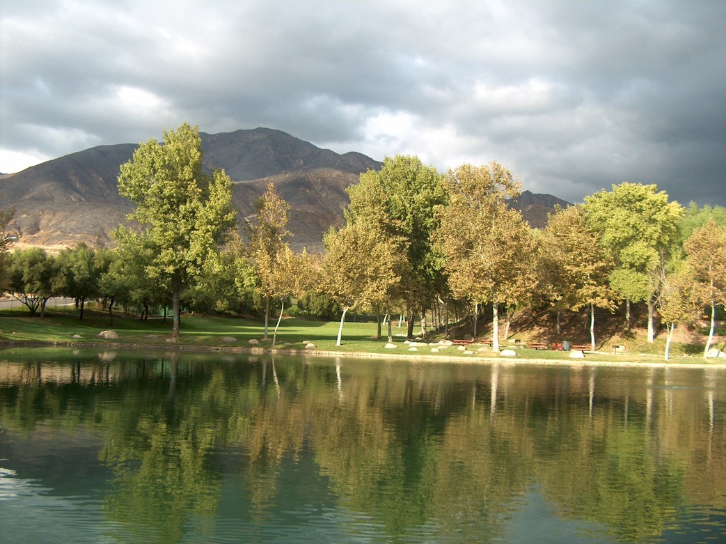 Highland, CA: East Highlands Ranch Lake-Peace Just After the Fires Oct 2003