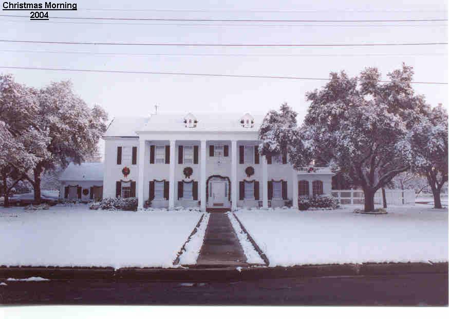 Cuero, TX : First Christmas Snow...EVER in Cuero