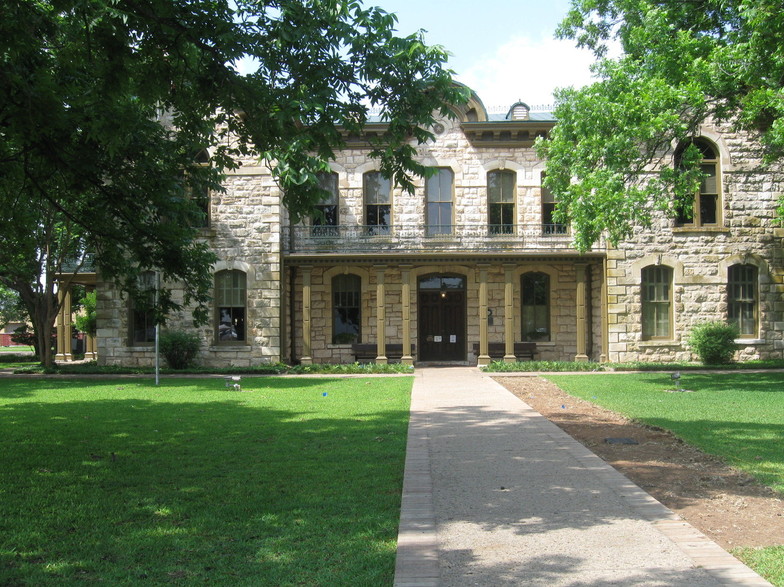 Fredericksburg, TX: Pioneer Memorial Library