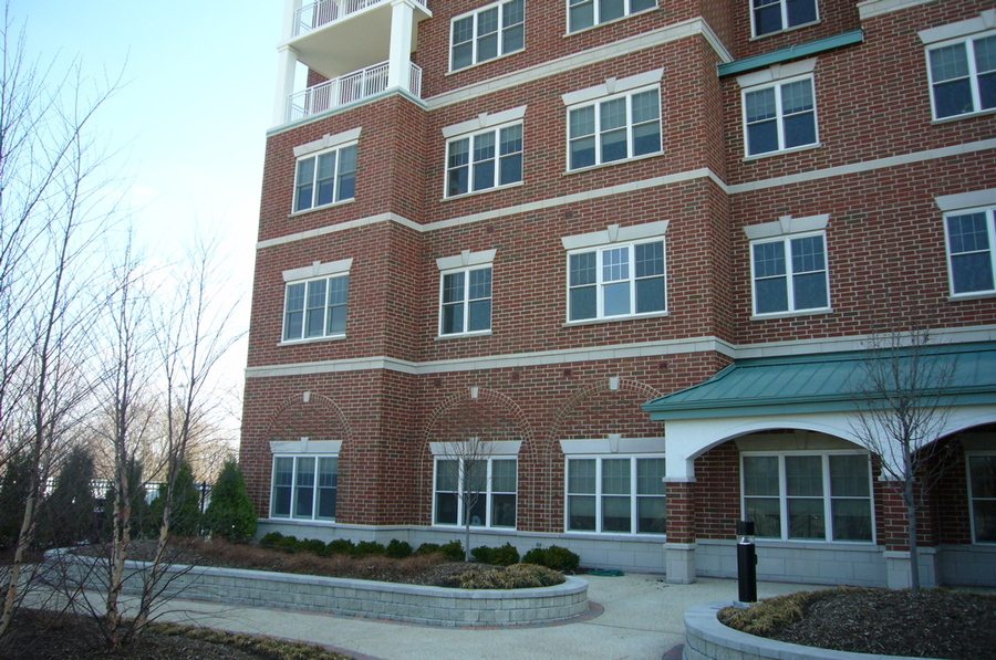 La Grange Park, IL : A brand new high rise in La Grange Park - Plymouth