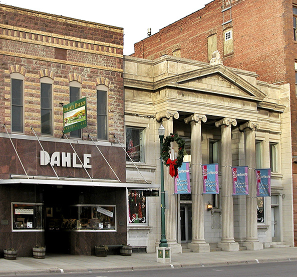 Mitchell, SD: Historical Uptown Mitchell Main Street. Prairie Breeze Gallery on the left and former Mitchell National Bank on the right..