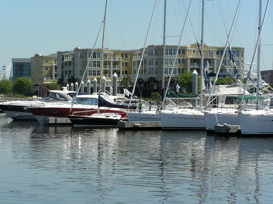 Charleston, SC: Condominiums with Boats in Charleston