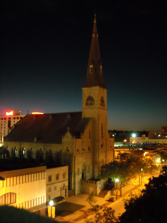 Joliet, IL : Big Church.