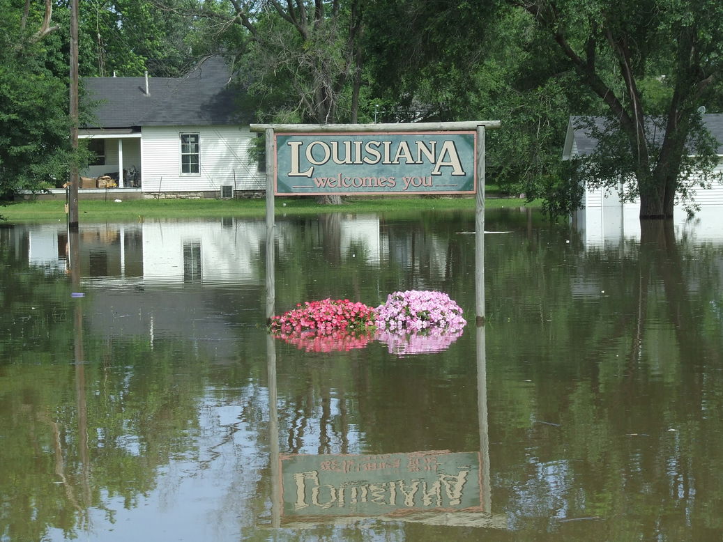 Louisiana, MO : welcome to louisiana sign on 3rd st   flood of 08