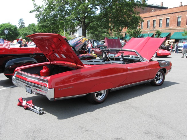 Glendale, OH : Annual Car and Motorcycle Show on the Square