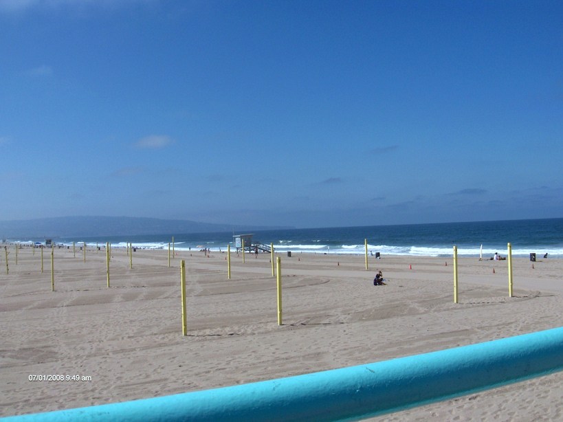 Manhattan Beach, CA : Volley ball area at Manhatten Beach adjacent to Pier
