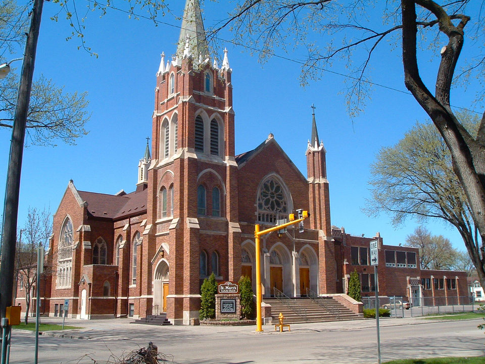East Grand Forks, MN: Grand Forks St. Mary's Church