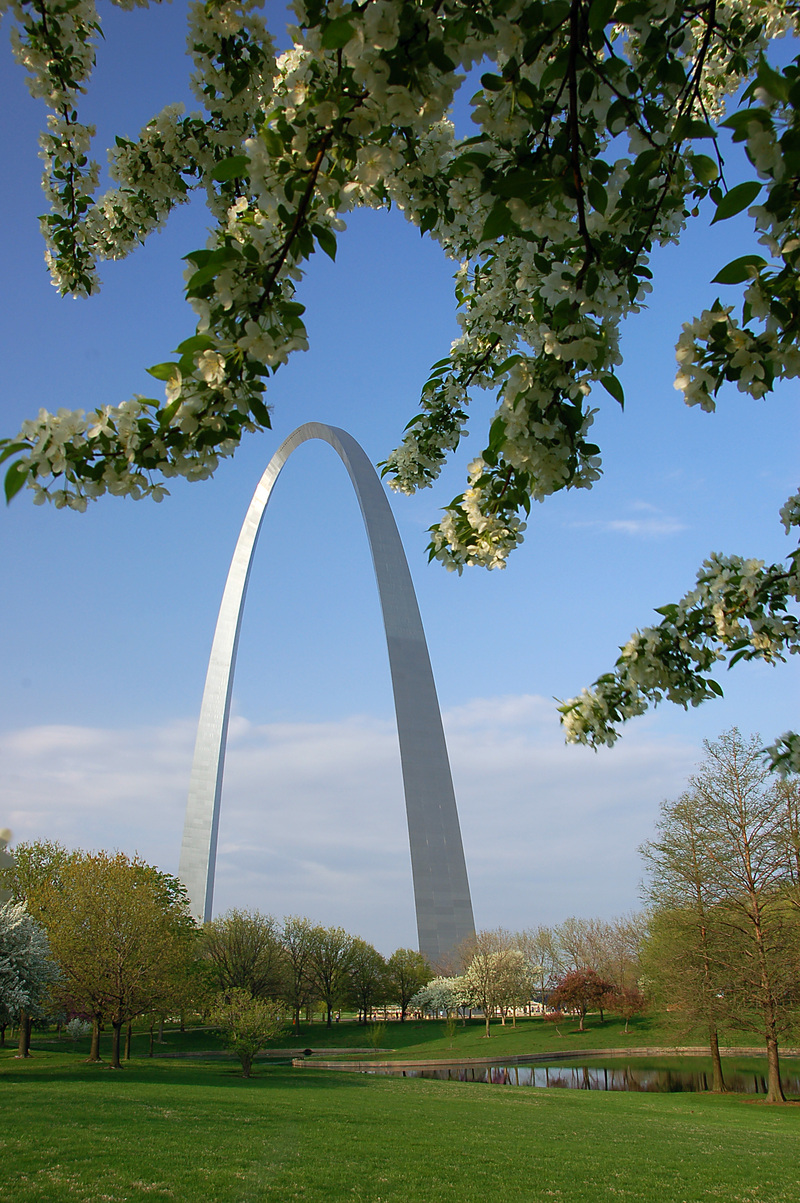St. Louis, MO : Spring Time @ the Arch photo, picture, image (Missouri) at www.waterandnature.org